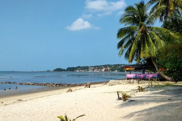 Pantai Nongsa, Pantai Pasir Putih Dilengkapi Berbagai Wahana Seru di Batam